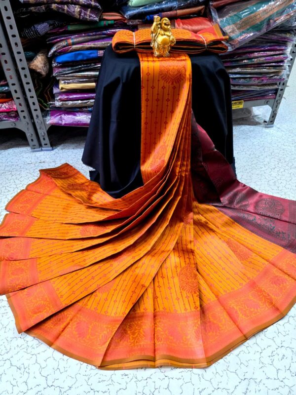 Vairaoosi Pattern Kubera - yellow