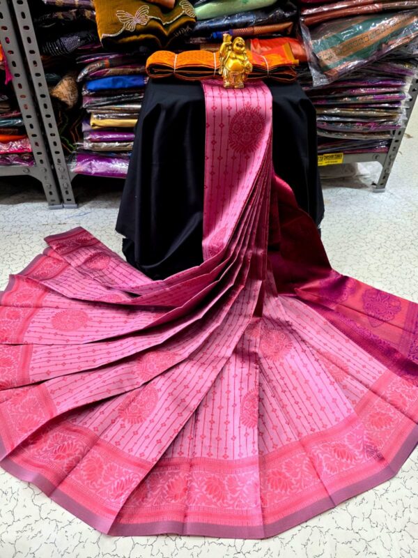 Vairaoosi Pattern Kubera - Pink