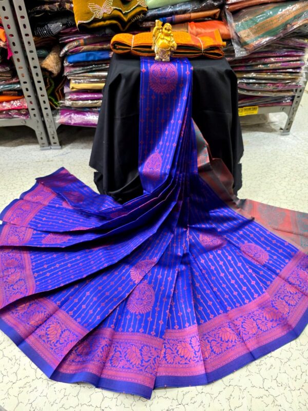 Vairaoosi Pattern Kubera - Royal blue